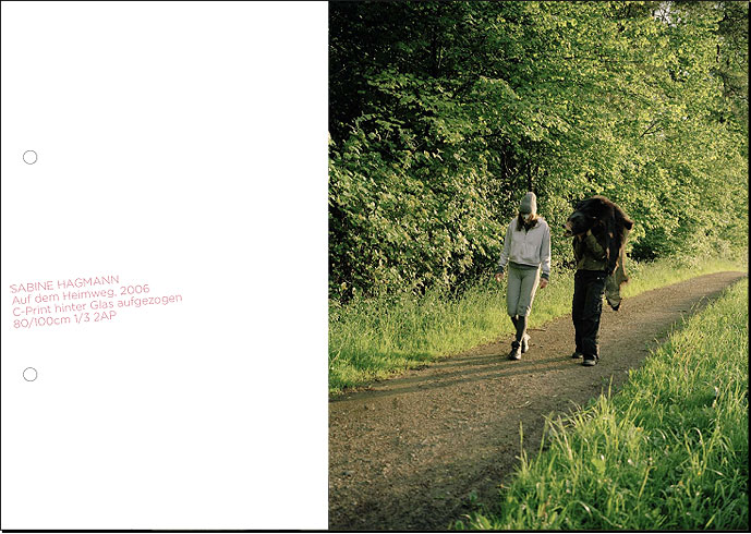 IST DAS FISCHLI WEISS? Klodin Erb und Eliane Rutishauser, Sabine Hagmann Auf dem Heimweg, 2006	 C-Print hinter Glas aufgezogen 80/100cm 1/3 2AP